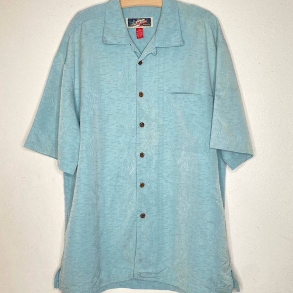 La Cabana “cubavera”tropical embroidered chambray button down short sleeve